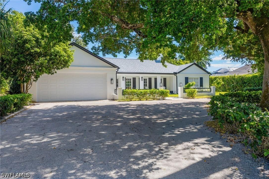 2728 Crayton Rd., Naples, FL 34103
