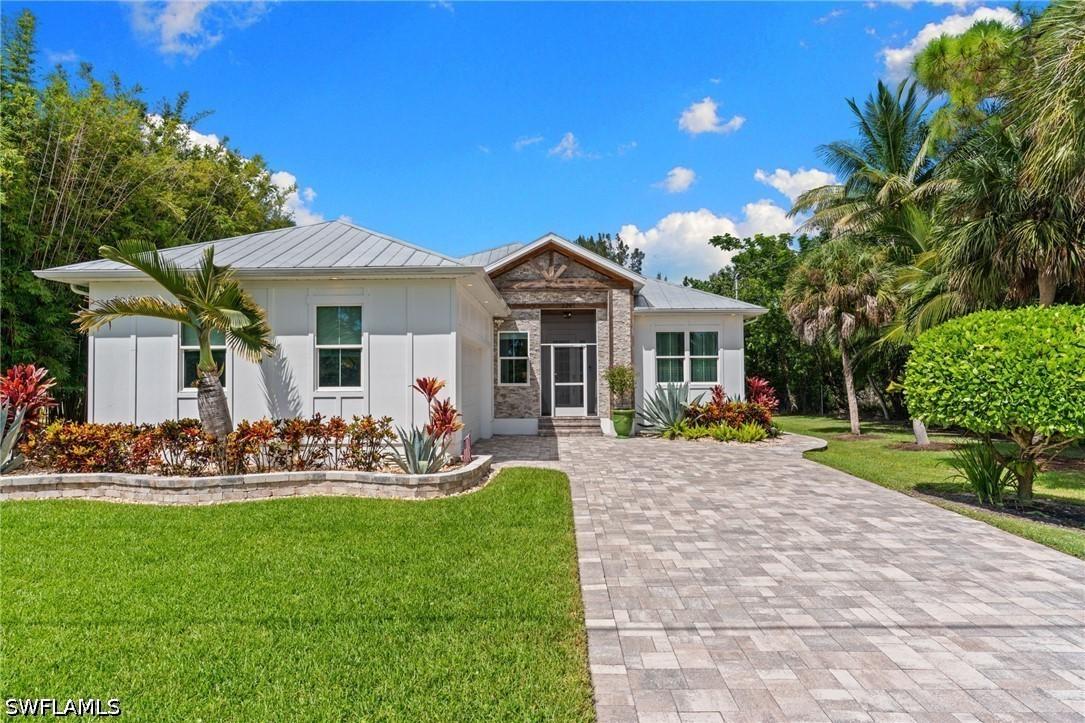 2291 Thomasson Dr., Naples, FL 34112