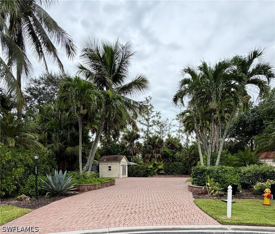 5007 Coach Ln., Naples, FL 34114