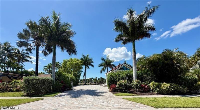 4833 Southern Breeze Dr., Naples, FL 34114