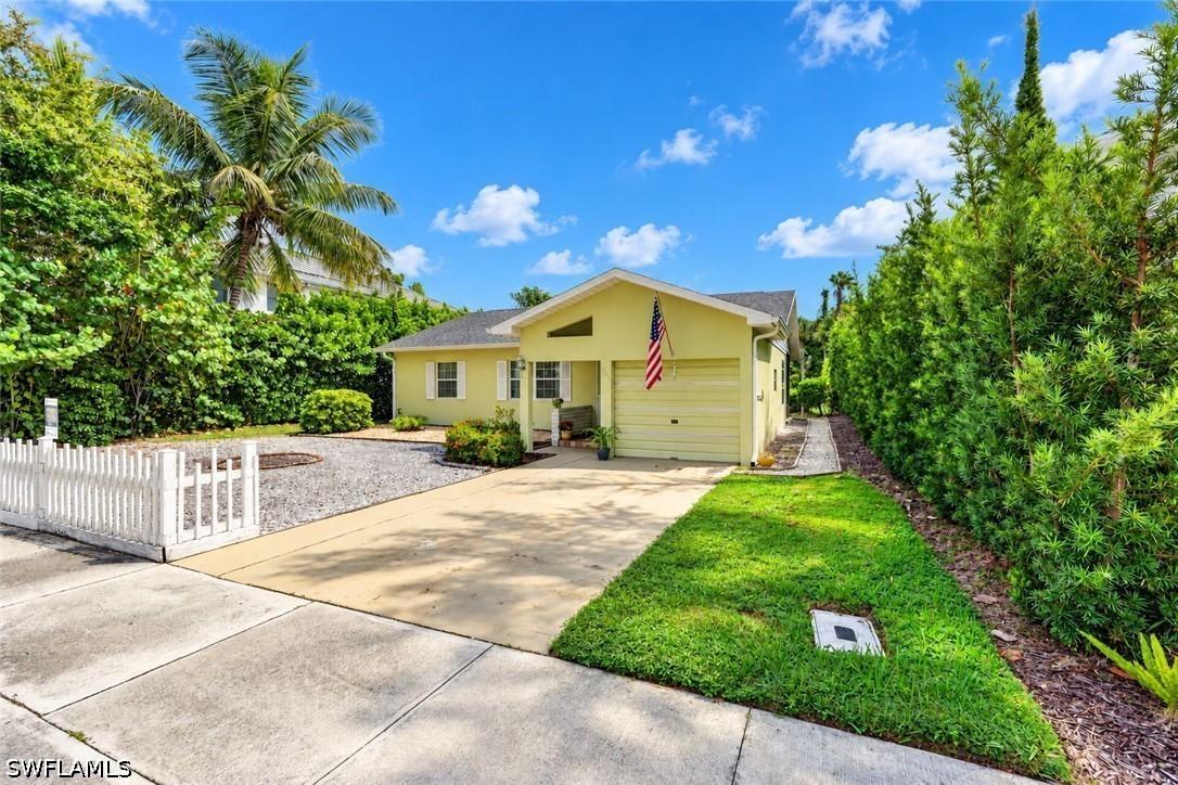 442 Central Ave., Naples, FL 34102