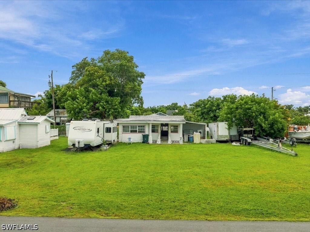 403 Mango Ave., Goodland, FL 34140