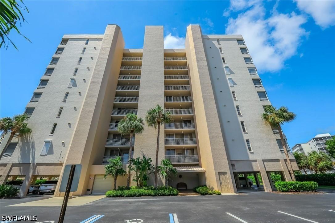 11118 Gulf Shore Dr. #803, Naples, FL 34108