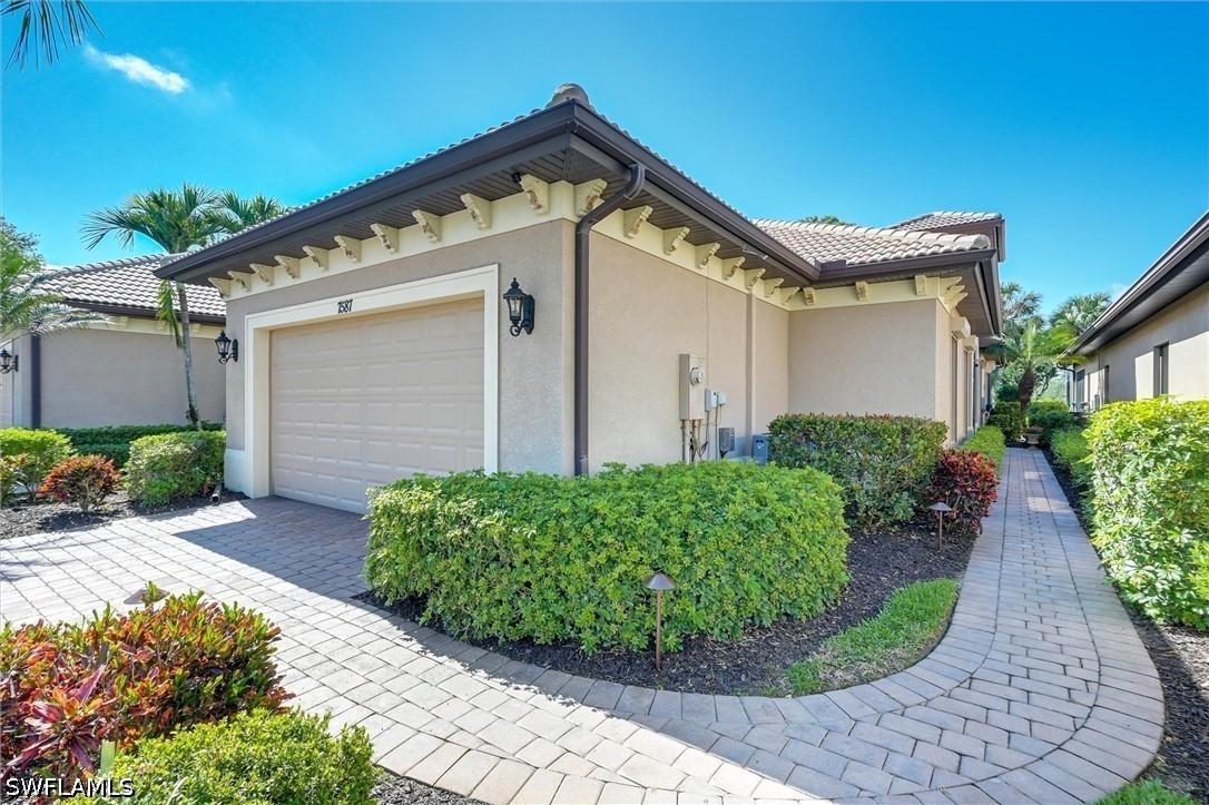 7587 Moorgate Point Way, Naples, FL 34113