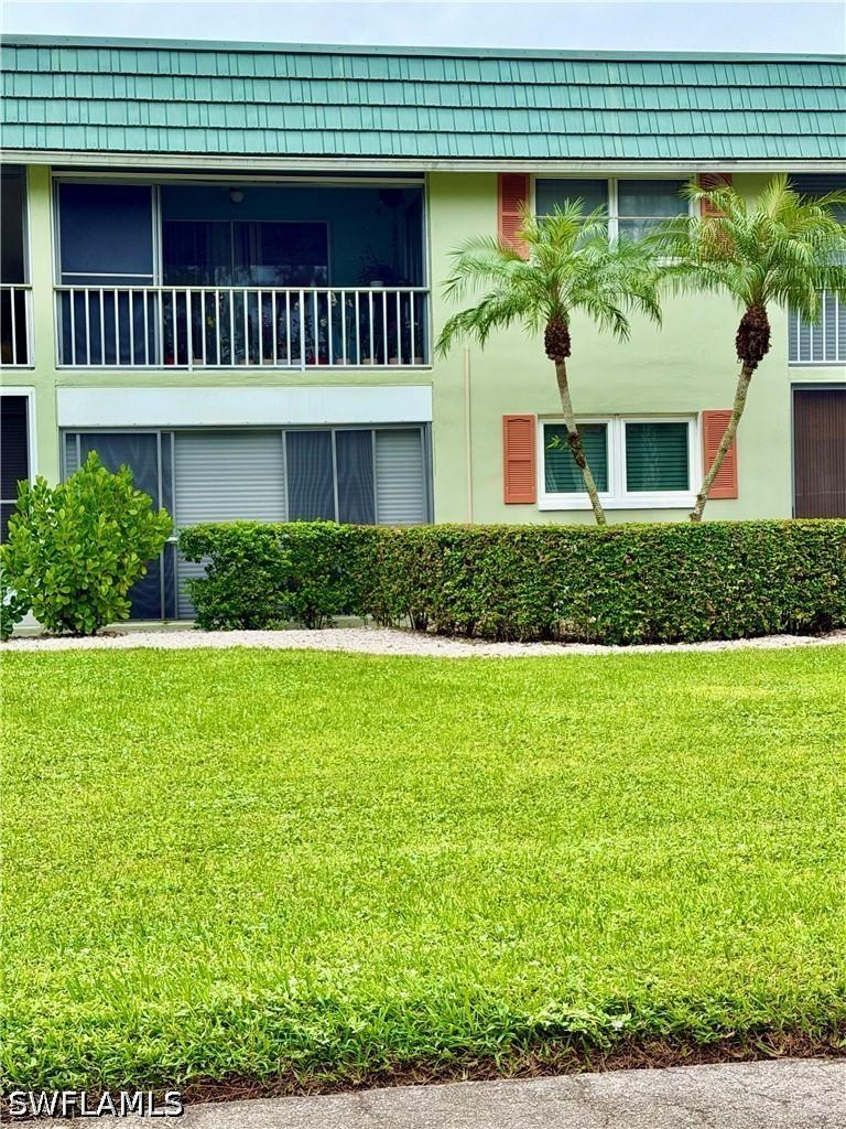 200 Valley Stream Dr. #4B, Naples, FL 34113