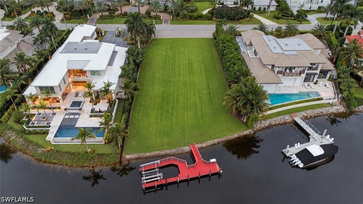 3191 Gin Ln., Naples, FL 34102