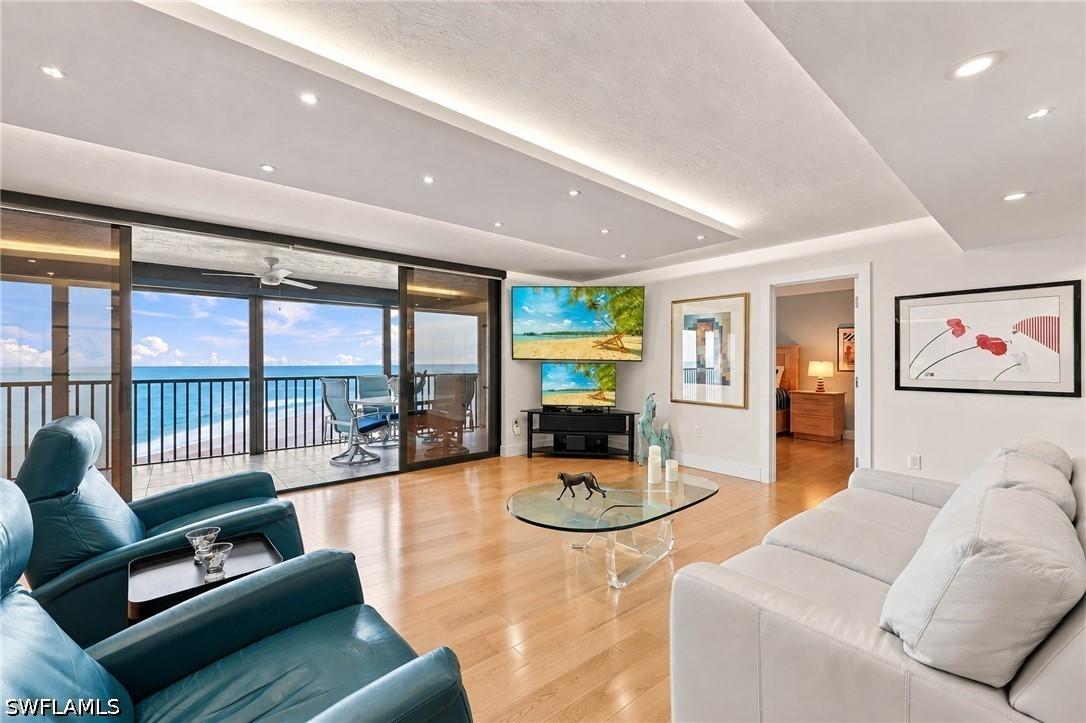 9653 Gulf Shore Dr. #702, Naples, FL 34108