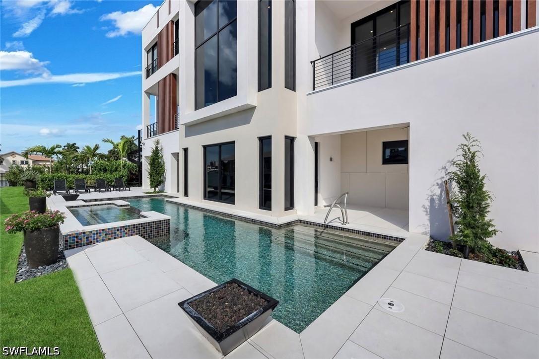 348 Seagull Ave., Naples, FL 34108
