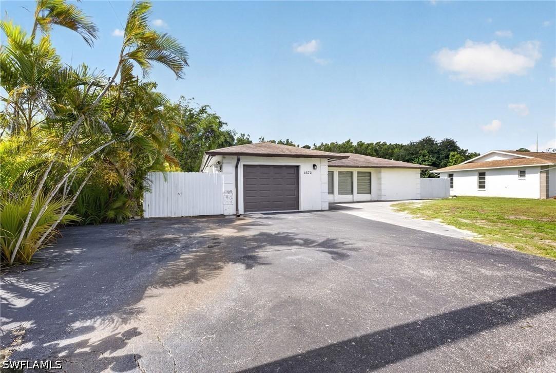 4572 32nd Ave., Naples, FL 34116