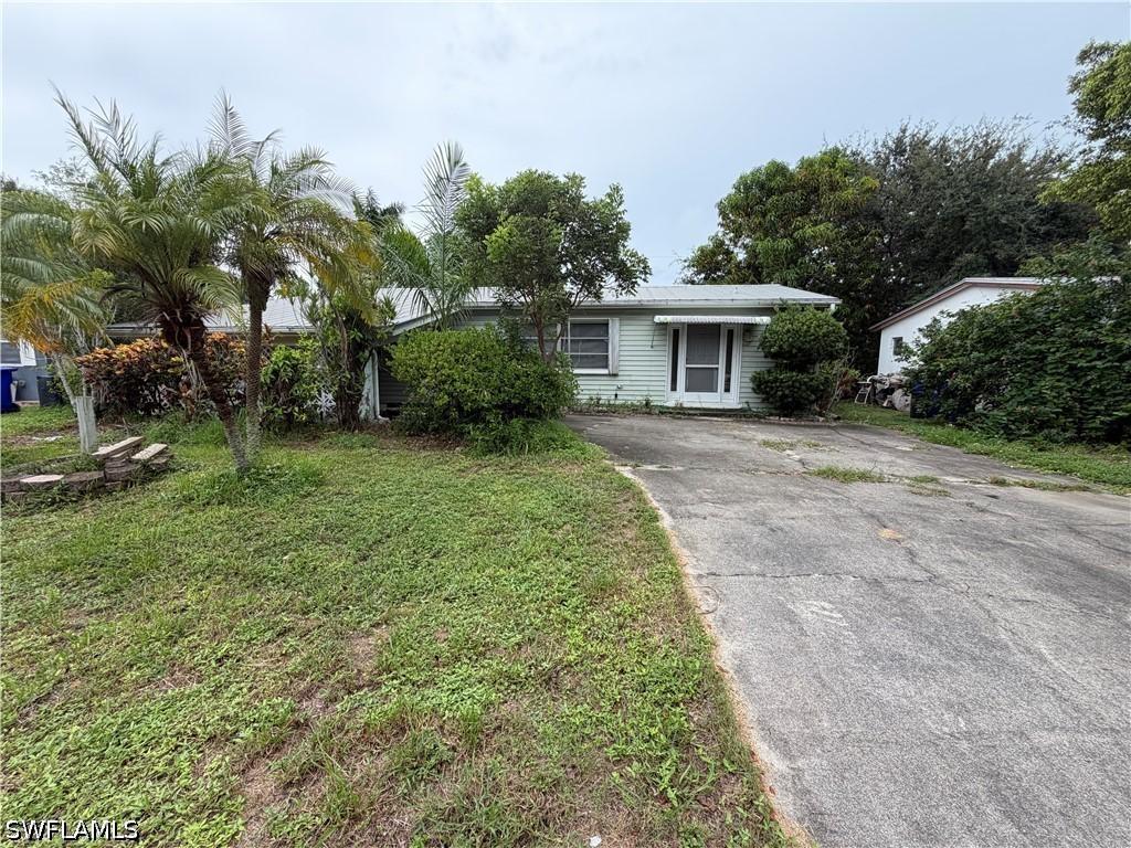 1030 22nd Ave., Naples, FL 34103