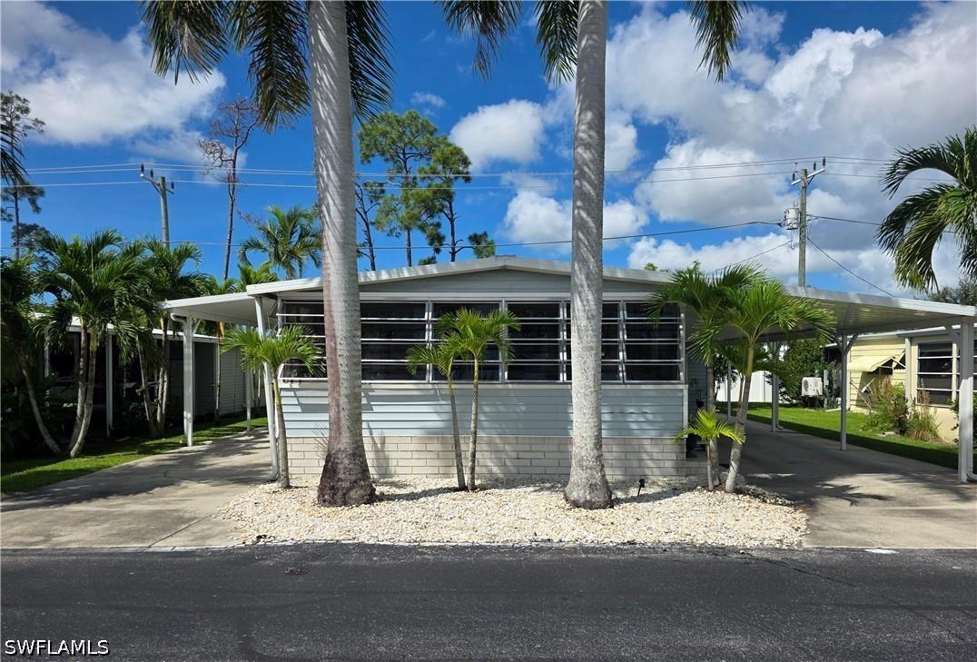 9 Navajo Tr., Naples, FL 34113