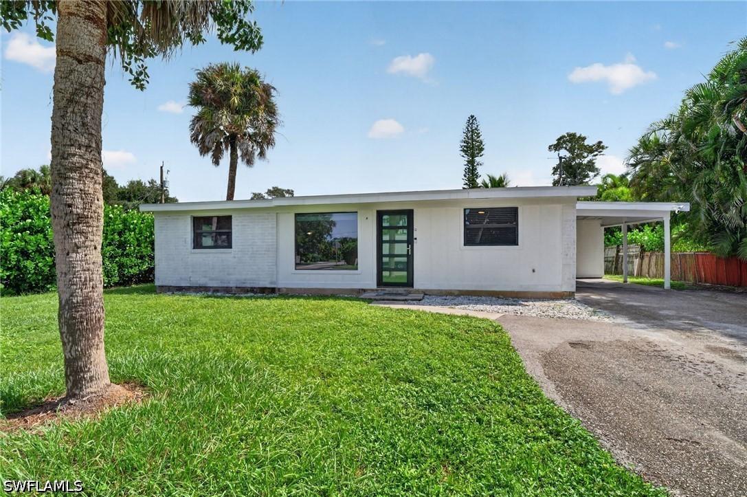 1363 Brookside Dr., Naples, FL 34104