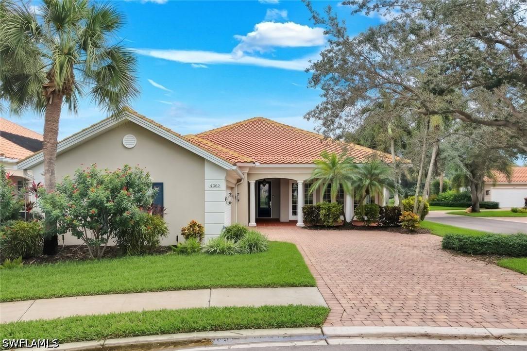 4362 Queen Elizabeth Way, Naples, FL 34119