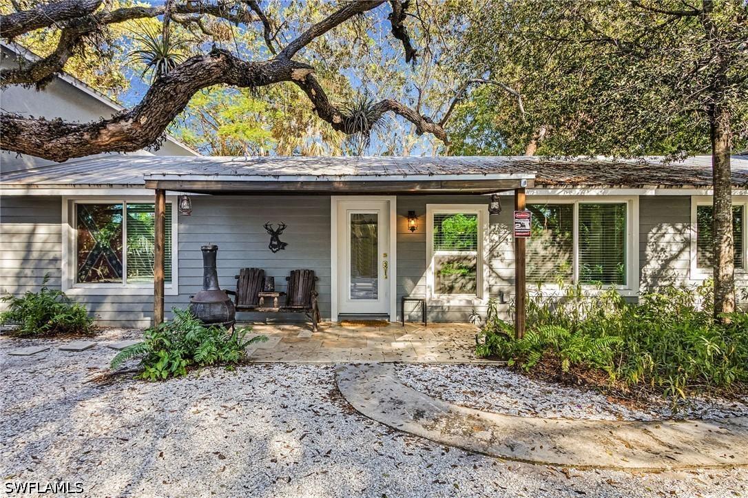 2563 Weeks Ave., Naples, FL 34112