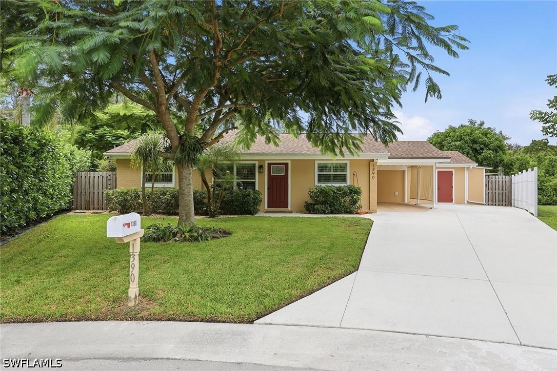 1390 Delmar Ln., Naples, FL 34104