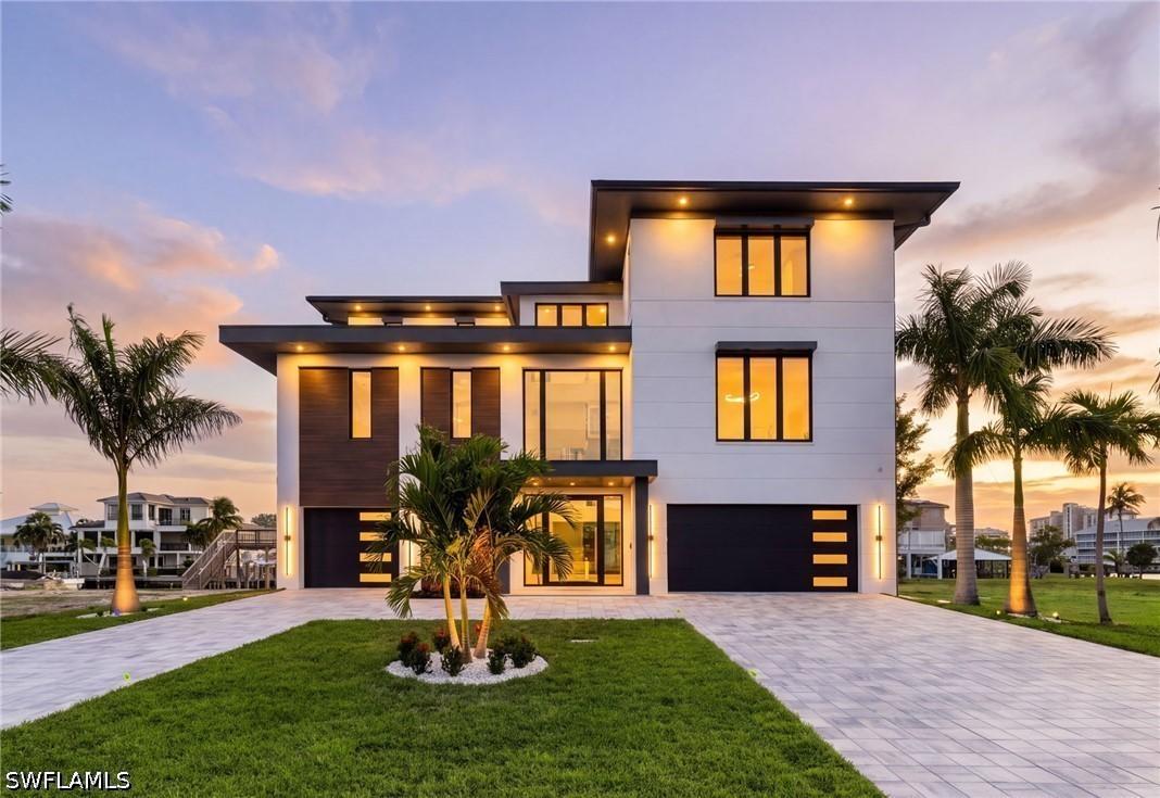 256 Trade Winds Ave., Naples, FL 34108