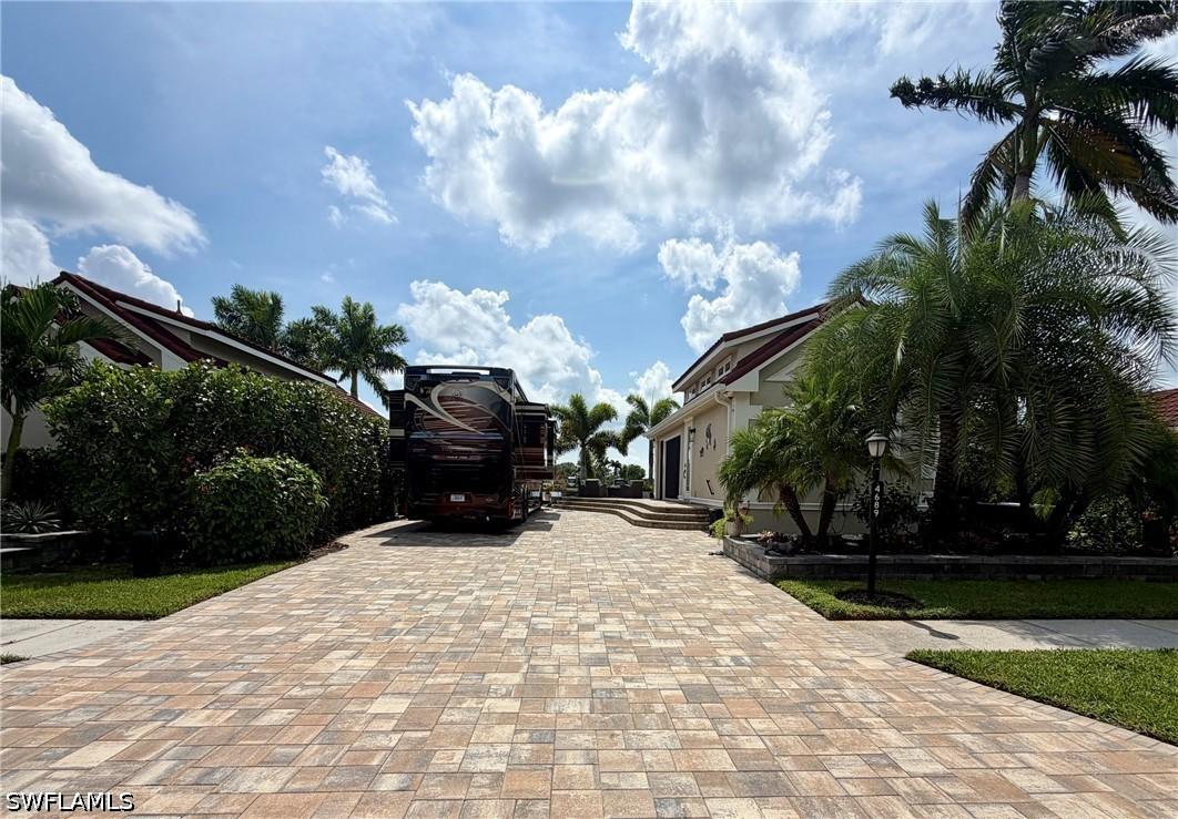 4689 Southern Breeze Dr., Naples, FL 34114