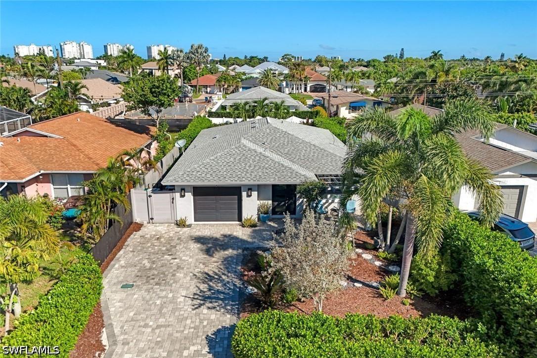 537 104th Ave., Naples, FL 34108