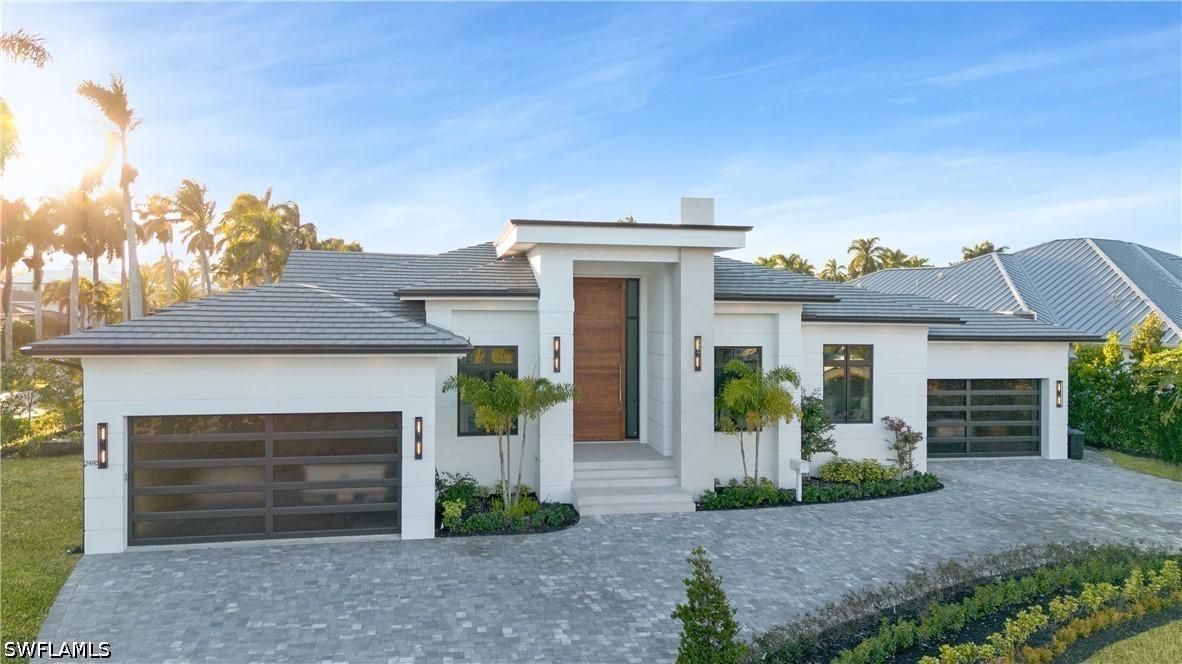 2485 Crayton Rd., Naples, FL 34103