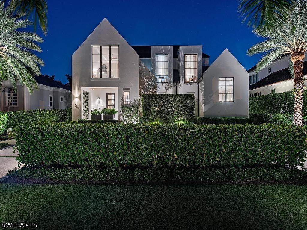 636 13th Ave., Naples, FL 34102