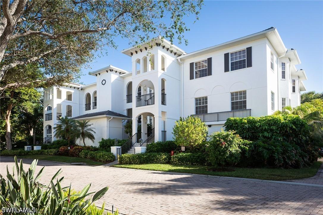 790 Bentwater Cir. #203, Naples, FL 34108
