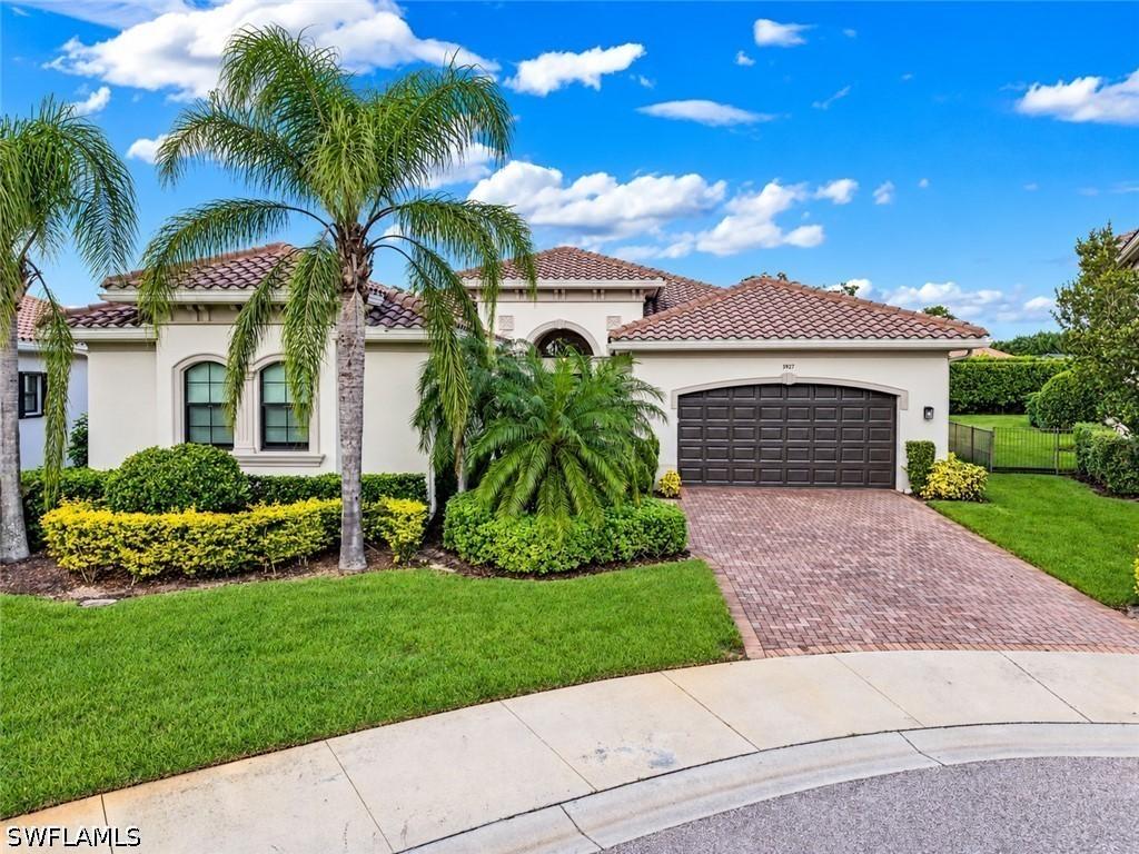 3927 Torrens Ct., Naples, FL 34119