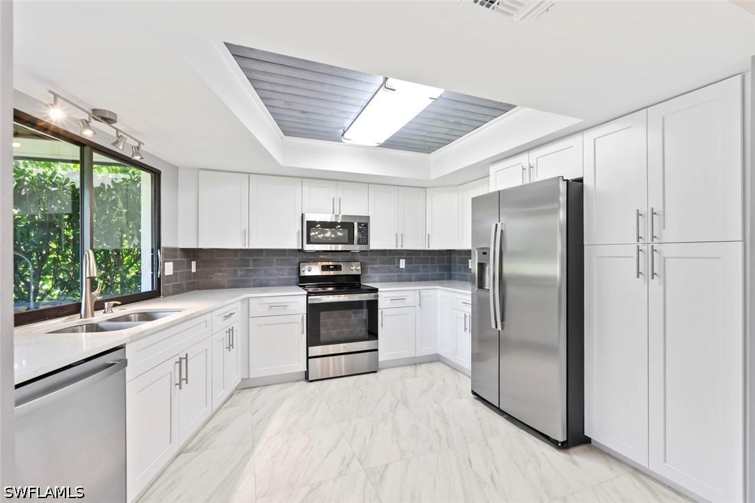 183 Round Key Cir. #D4, Naples, FL 34112