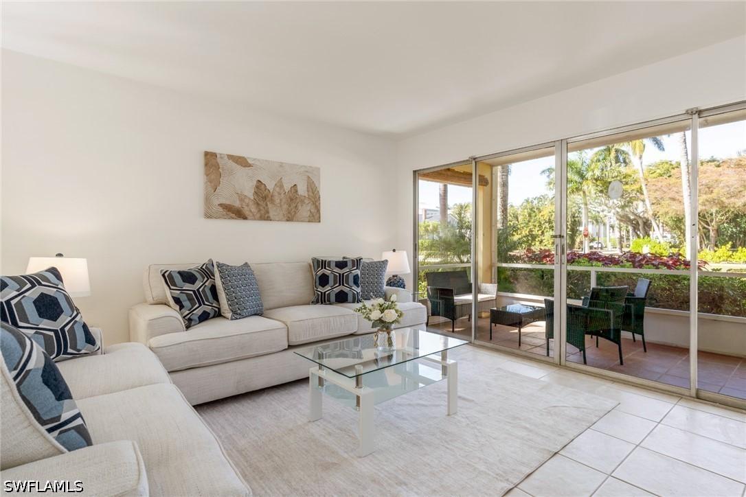 900 8th Ave. #102, Naples, FL 34102