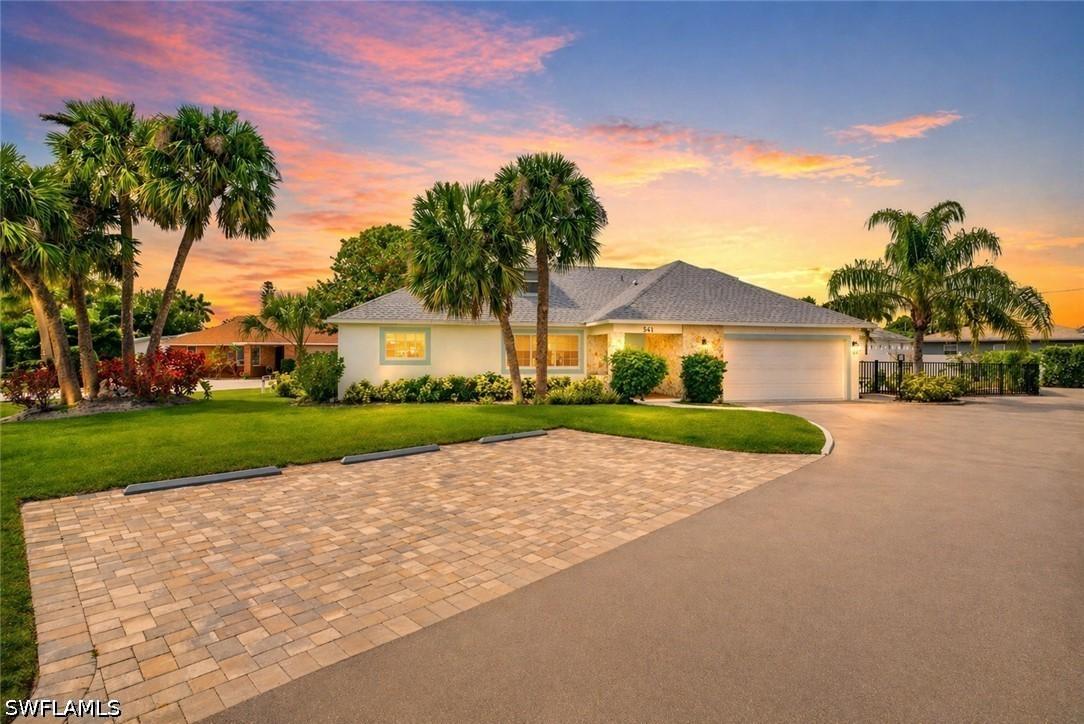 541 94th Ave., Naples, FL 34108