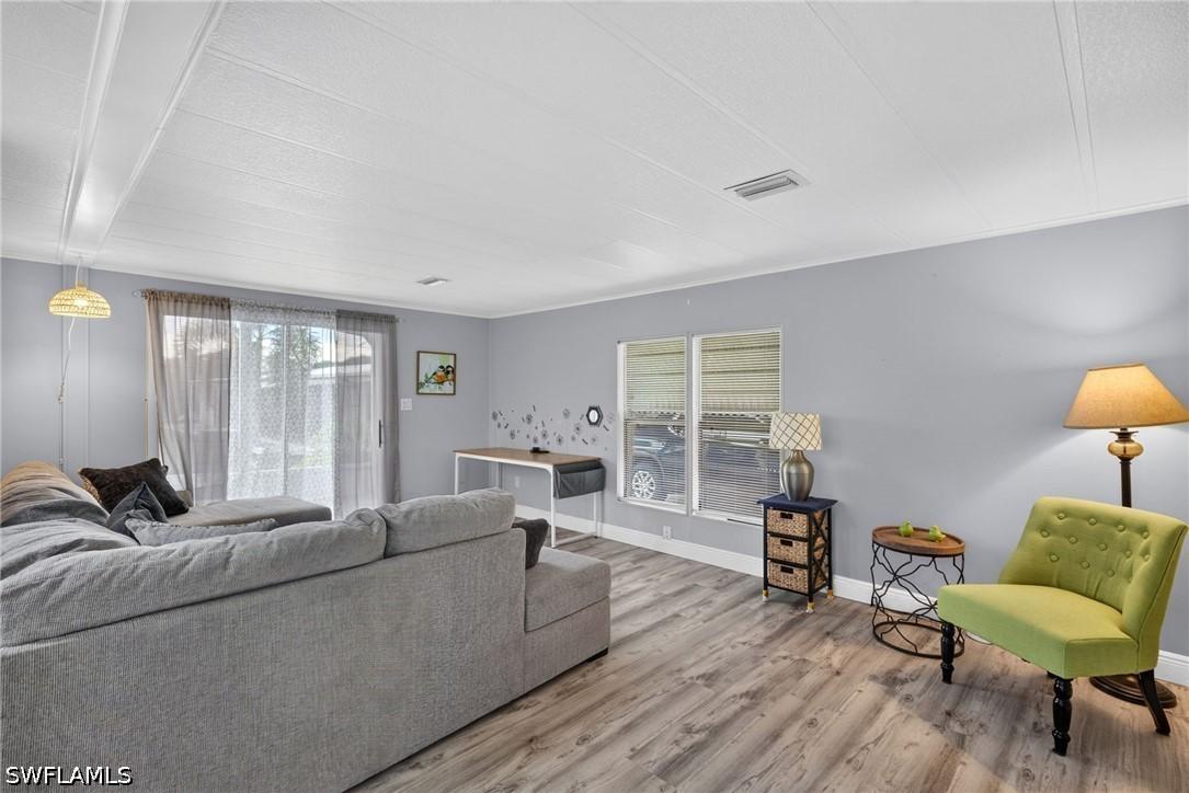 125 Kim Dr., Naples, FL 34104