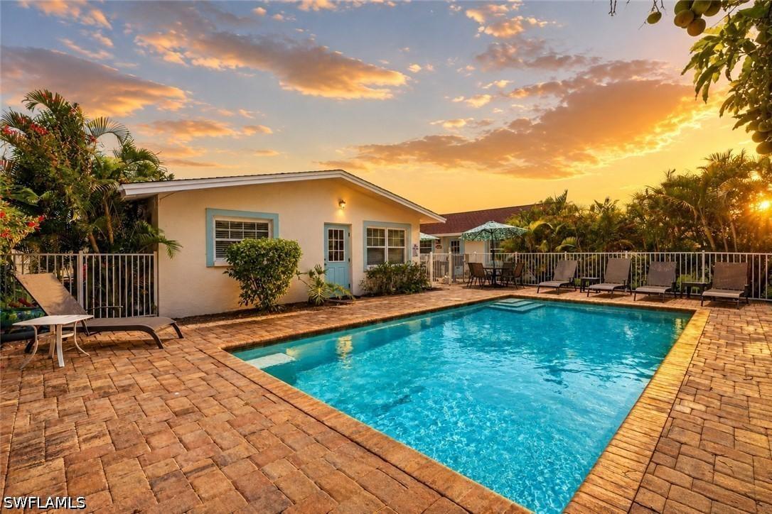 559/563 105th Ave., Naples, FL 34108