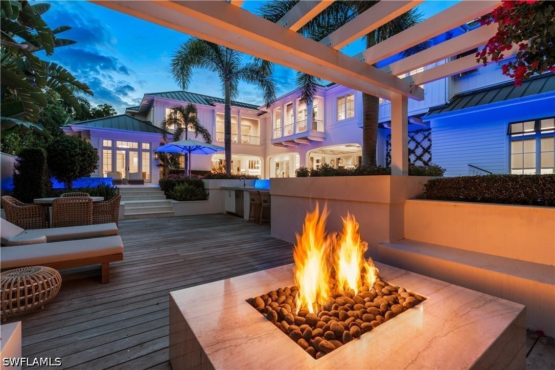1675 Gordon Dr., Naples, FL 34102