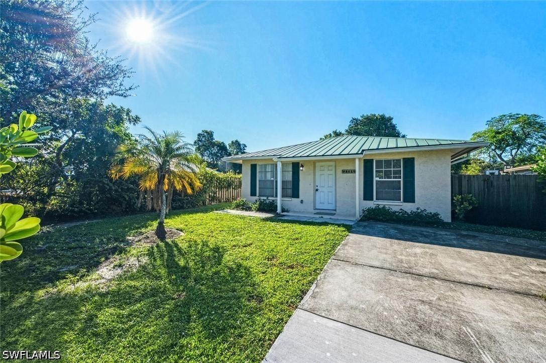 862 99th Ave., Naples, FL 34108