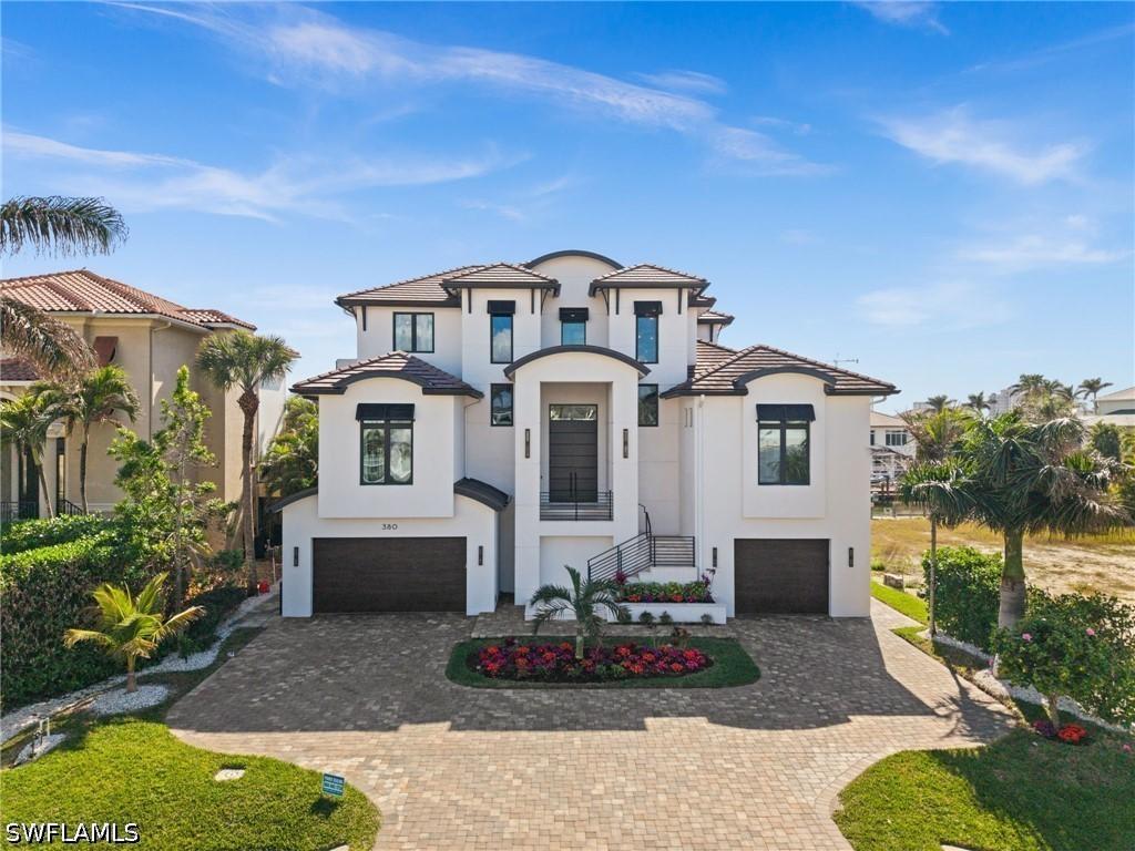 380 Trade Winds Ave., Naples, FL 34108