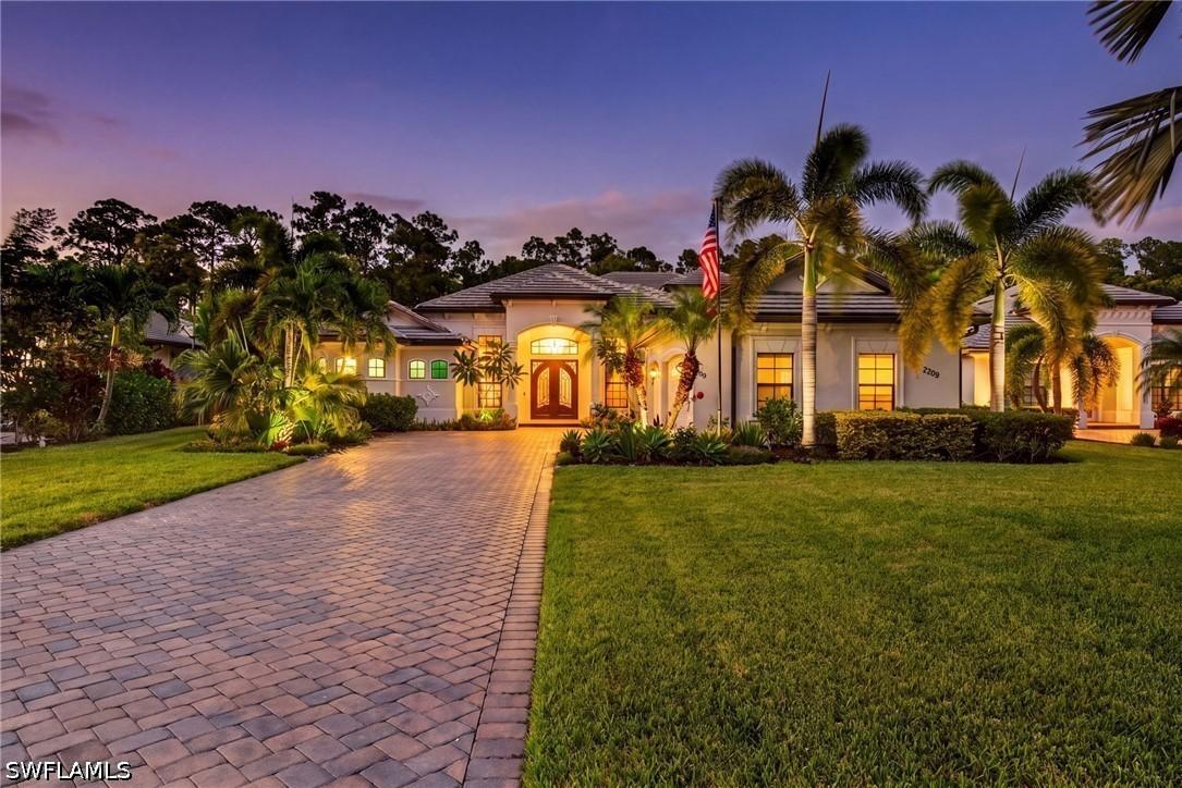 2299 Somerset Pl., Naples, FL 34120