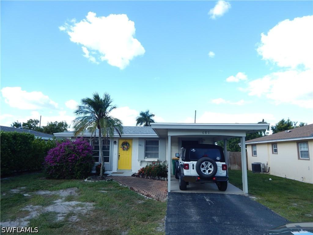 681 99th Ave., Naples, FL 34108