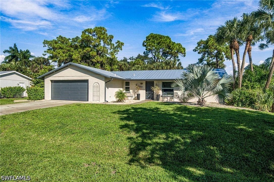 2265 Outrigger Ln., Naples, FL 34104