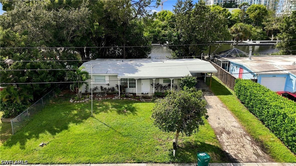 2140 Harbor Ln., Naples, FL 34104