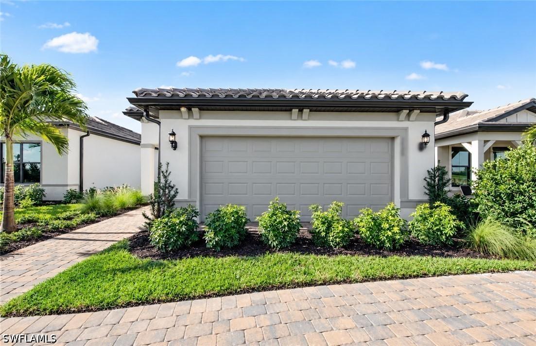 2133 Seville Ln., Naples, FL 34120