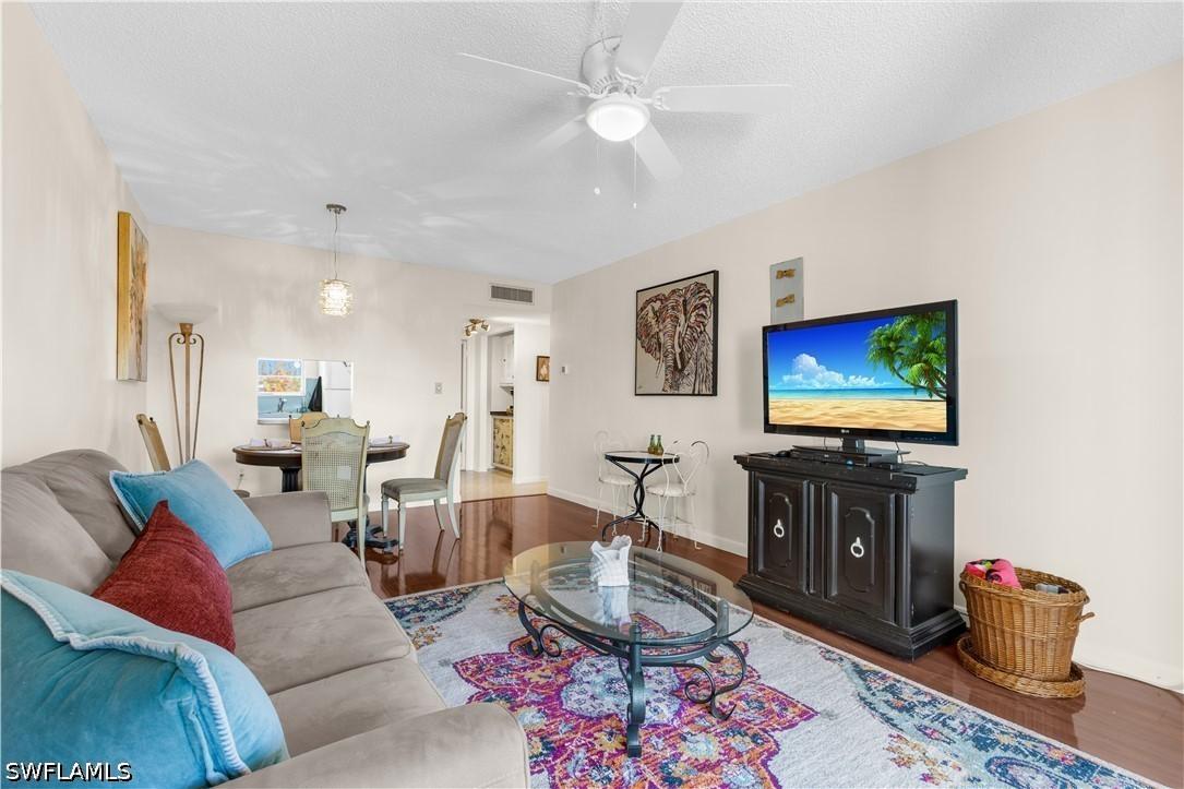150 Turtle Lake Ct. #307, Naples, FL 34105