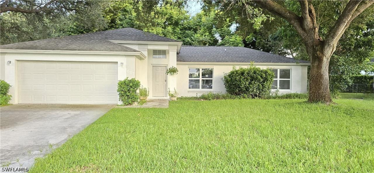 687 Grove Dr., Naples, FL 34120