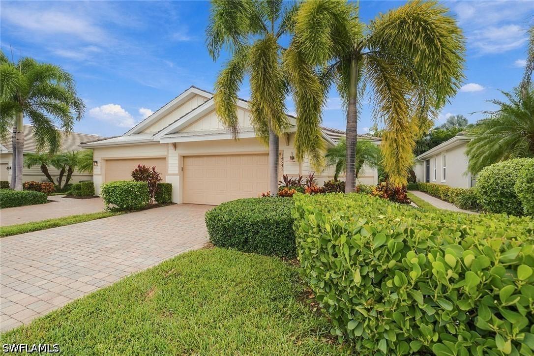 14943 Edgewater Cir., Naples, FL 34114