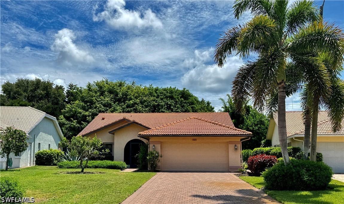 565 Kings Way, Naples, FL 34104