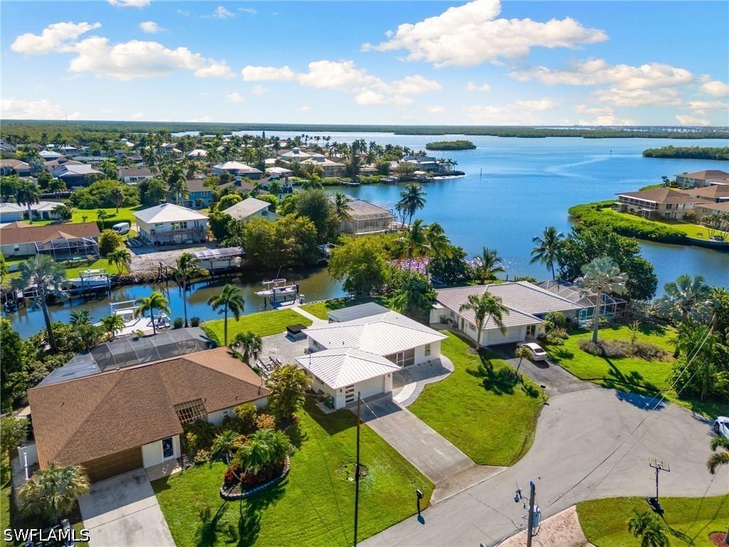 407 Grenada Ave., Naples, FL 34113