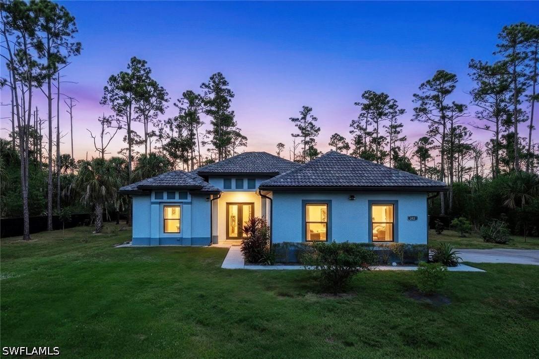 141 20th Ave., Naples, FL 34120