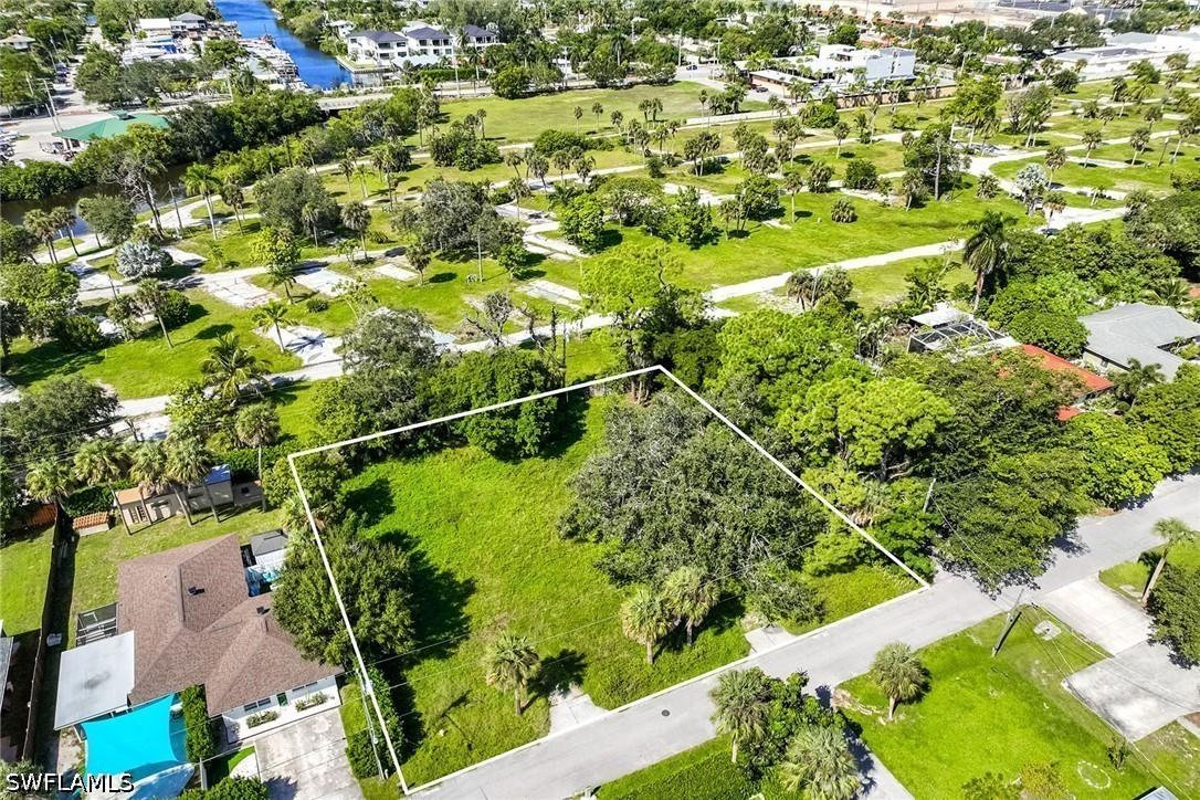3074 Gordon St., Naples, FL 34112