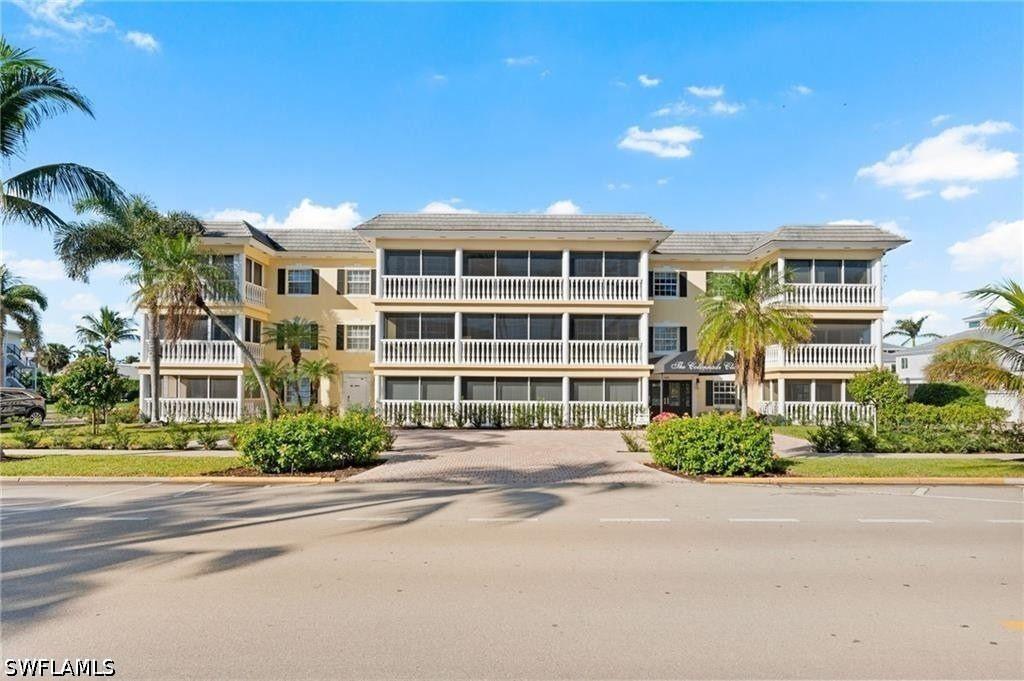 666 3rd St. #101, Naples, FL 34102