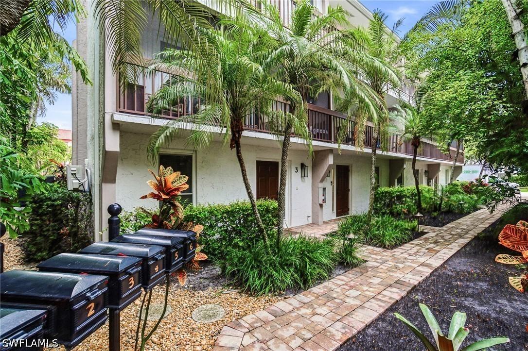 995 9th Ave. #4, Naples, FL 34102