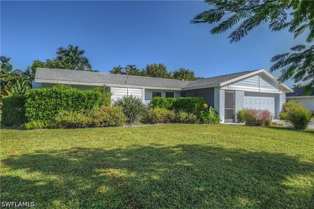 2367 Outrigger Ln., Naples, FL 34104