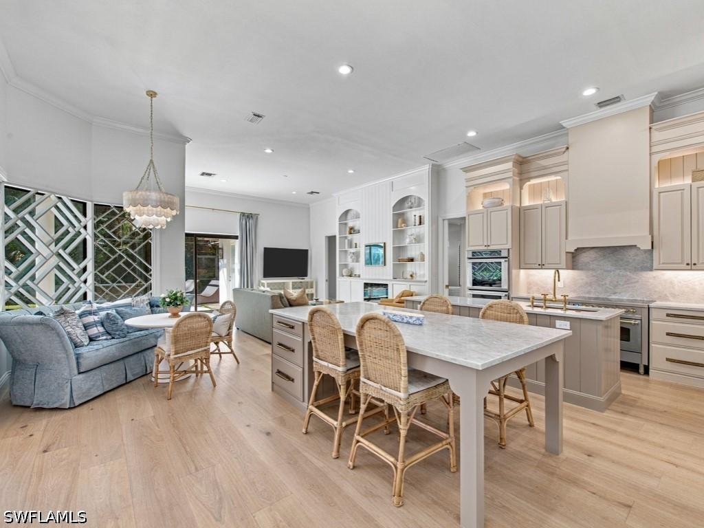 9833 Clear Lake Cir., Naples, FL 34109